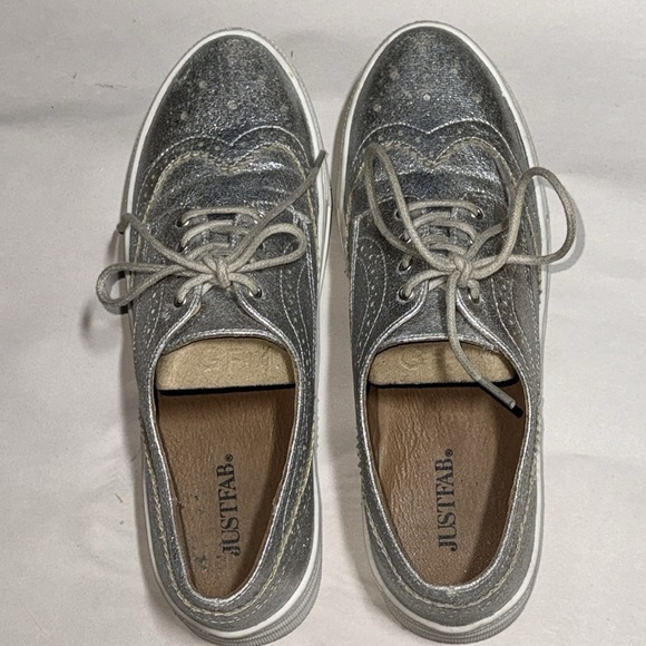 Just Fab Wilma Silver lace up oxfords sneakers Sz 7 1/2 - Picture 5 of 7